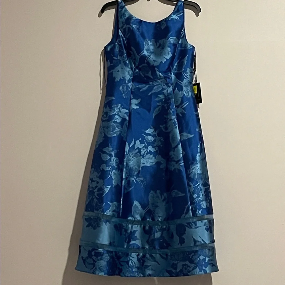 Adrianna Papell
Women's Boat-Neck Metallic Fit & Flare Dress - Picture 5 of 8
